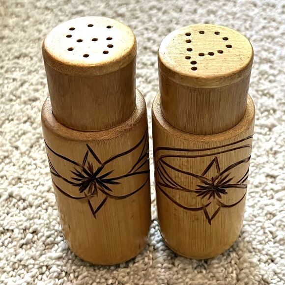 Hibiscus Atomic Wooden Salt & Pepper Shakers Mid Century Teak? Hawaiian - Picture 2 of 7